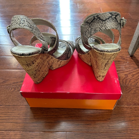 Chinese Laundry snake skin wedge heels - Picture 5 of 12